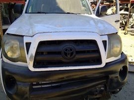 2008 TOYOTA TACOMA WHITE SR5 CREW CAB 4.0 AT 2WD.  Z24863